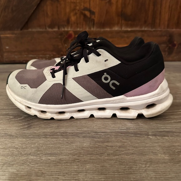 On Running - Women Shoe Size 9 - Picture 3 of 5